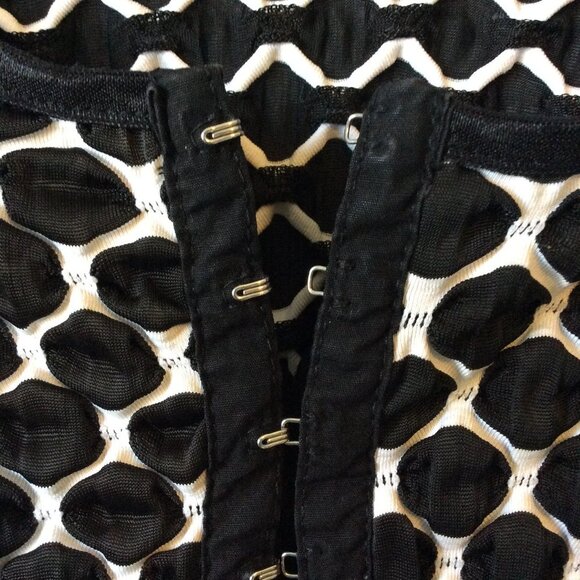 Dressbarn Black & White Textured Top with Long Sleeves with Front Clasp Closure - Picture 4 of 7